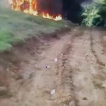 HONDURAS/ MILITARES DESALOJAN Y QUEMAN VIVIENDAS EN ALDEA WANKILINA