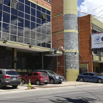 HONDURAS / JOH QUITÓ CHEQUERA AL CONSEJO ELECTORAL; PELIGRO, ADVIERTE OPOSICIÓN