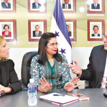 HONDURAS / LAS VALQUIRIAS DEL CONSEJO, CRISIS Y GUILLOTINA EN LA GARGANTA HONDURAS / LAS VALQUIRIAS DEL CONSEJO, CRISIS Y GUILLOTINA EN LA GARGANTA