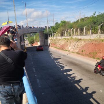 HONDURAS / PERIODISTAS ALCANZAN LA SPUTNIK BAJO EL SOL, “LISTA VIP”, CORTESÍA Y DESORDEN