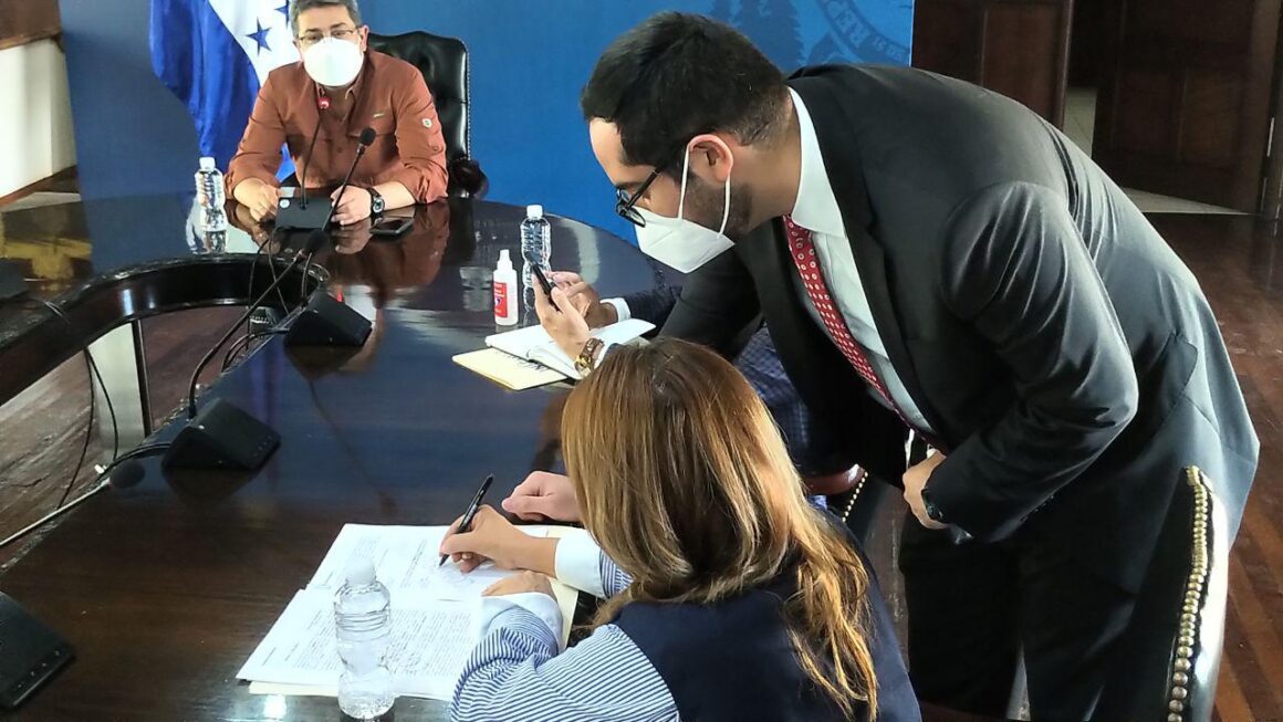 HONDURAS / GOBIERNO MIENTE, FARMACÉUTICAS SÓLO PIDEN SECRETO EN PRODUCCIÓN Y FÓRMULA QUÍMICA