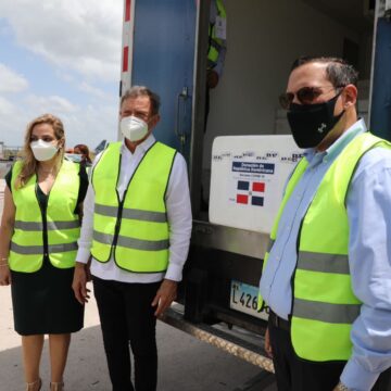 REPÚBLICA DOMINICANA DONÓ A HONDURAS 100 MIL VACUNAS, GUATEMALA RECIBIÓ 300 MIL