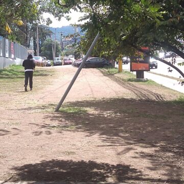 ¿Y EL ALCALDE? “CALL CENTER” DESTRUYÓ ÁREA VERDE EN BULEVAR SUYAPA DE TEGUCIGALPA