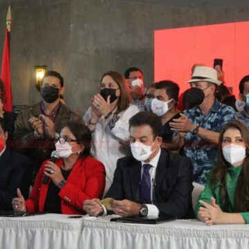 HONDUREÑOS DECLARAN VICTORIA CON UNIÓN DE SALVADOR Y XIOMARA