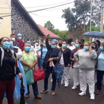 HONDURAS / POR WHATSAPP  “LA PROFE” DESPIDIÓ 225 MÉDICOS DE PRIMERA LÍNEA