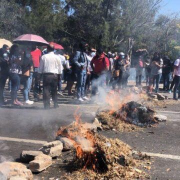 AHORA SÍ PROTESTAN MÉDICOS Y MAESTROS INICIANDO GOBIERNO