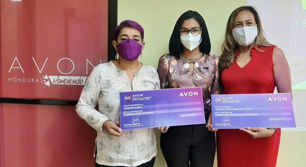 AVON HACE OFICIAL SU APOYO A DEFENSORAS DE MUJERES