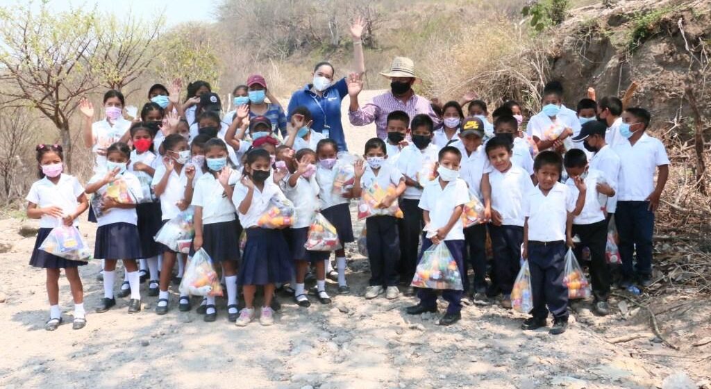 LACTHOSA RESPONDE A S.O.S. EN TEXIGUAT Y ENTREGA DONATIVO