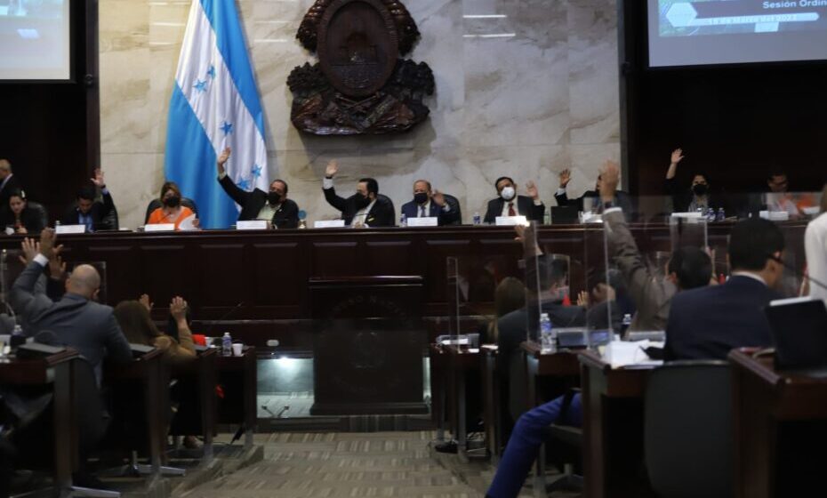 ARTÍCULO 15, PELEA DE INTERESES POR QUIÉNES ELEGIRÁN PRÓXIMOS MAGISTRADOS