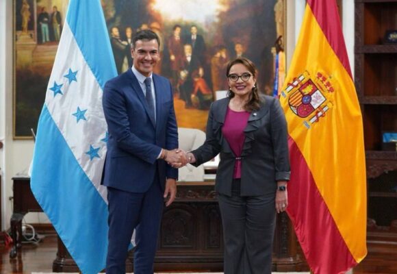 SALUD, TRANSPARENCIA Y RESTAURACIÓN ECONÓMICA, EJES DE ALIANZA CON ESPAÑA SALUD, TRANSPARENCIA Y RESTAURACIÓN ECONÓMICA, EJES DE ALIANZA CON ESPAÑA