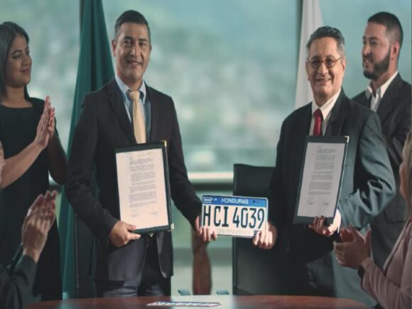 ¡ASÍ DE FÁCIL! PUEDE MODERNIZAR SU PLACA EN INSTITUTO DE PROPIEDAD ¡ASÍ DE FÁCIL! PUEDE MODERNIZAR SU PLACA EN INSTITUTO DE PROPIEDAD