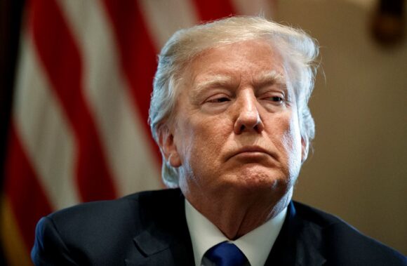 FBI INVESTIGA Y BUSCA INFORMACIÓN CLASIFICADA EN CASA DE TRUMP FBI INVESTIGA Y BUSCA INFORMACIÓN CLASIFICADA EN CASA DE TRUMP