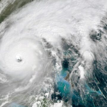 HURACÁN “IAN” TOCÓ TIERRA EN FLORIDA Y DEJA DOS MILLONES DE HABITANTES SIN ENERGÍA