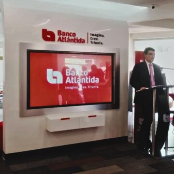 BANCO ATLÁNTIDA REPORTA QUE NUEVO SISTEMA “ESTÁ FLUYENDO”