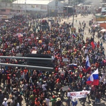 ¡FUERA! GRITAN HAITIANOS AL GOBIERNO Y PROTESTAN CONTRA POSIBLE INTERVENCIÓN EXTRANJERA