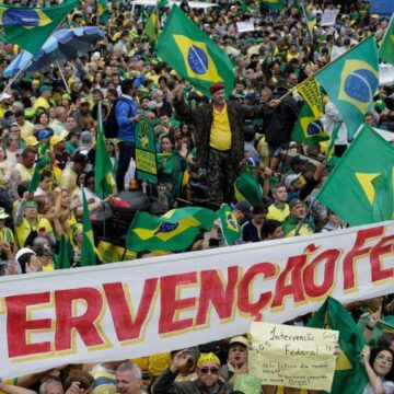 “BOLSONARISTAS” INSTALAN CRISIS EN BRASIL, PIDEN GOLPE MILITAR CONTRA LULA