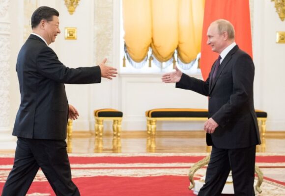 CHINA SE SIENTA CON RUSIA EN MOSCÚ Y DIALOGA CON HONDURAS EN PANAMÁ