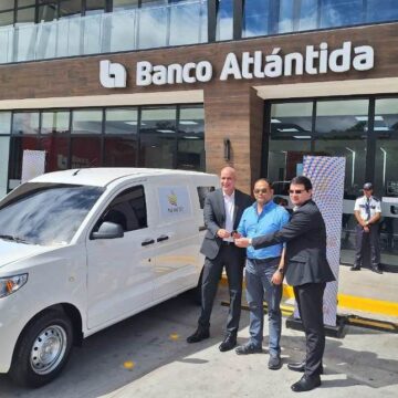 BANCO ATLÁNTIDA PREMIA A EMPRENDEDORES POR AFILIARSE EN CONSTRUCCIÓN DE NEGOCIOS