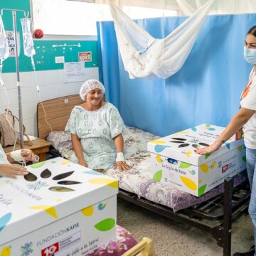 FUNDACIÓN KAFIE Y OPC ENTREGAN 120 CAJITAS DE NENA EN HOSPITAL DE PUERTO CORTÉS