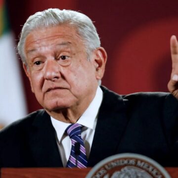 «CALLADAS COMO MOMIAS»: AMLO CONDENA INACCIÓN DE LAS ONG ANTE PERSECUCIÓN A ASSANGE Y LA GUERRA EN GAZA