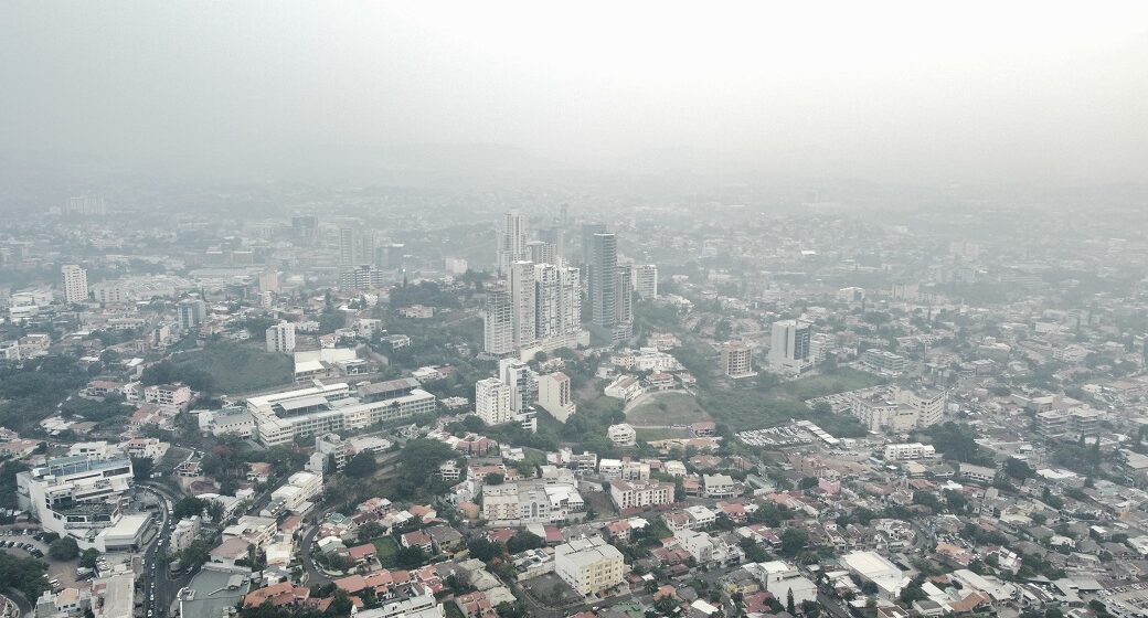 ¡EMERGENCIA! LLUVIAS ÁCIDAS Y HUMO TÓXICO AMENAZA LA VIDA DE HONDUREÑOS