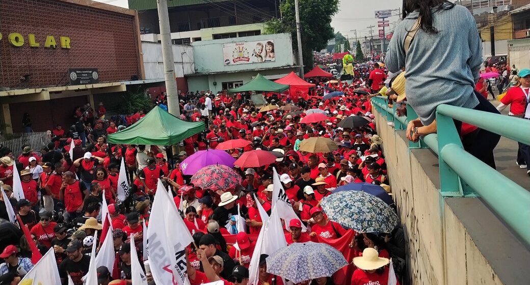 GALERÍA: EN EUFÓRICA MARCHA OBRERA PIDEN JUSTICIA TRIBUTARIA Y EMPLEOS DIGNOS