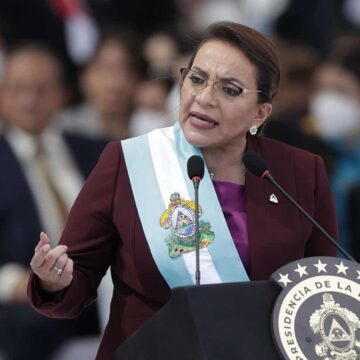 PRESIDENTA DE HONDURAS CONDENA INTENTO DE GOLPE DE ESTADO CONTRA COLOMBIANOS