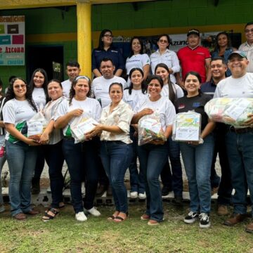 AZUNOSA FORTALECE LA MERIENDA ESCOLAR EN 14 CENTROS DE EDUCACIÓN ENTREGANDO 17,700 LIBRAS DE ALIMENTO AZUNOSA FORTALECE LA MERIENDA ESCOLAR EN 14 CENTROS DE EDUCACIÓN ENTREGANDO 17,700 LIBRAS DE ALIMENTO