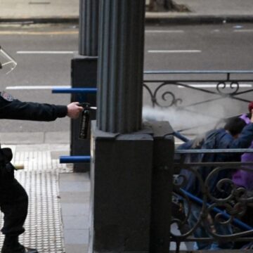 DENUNCIAN A LA MINISTRA DE SEGURIDAD DE ARGENTINA POR REPRESIÓN EN PROTESTA