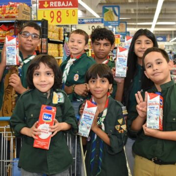 LECHETÓN SOBREPASA LA META Y RECOLECTA MÁS DE 150 MIL VASOS DE LECHE LECHETÓN SOBREPASA LA META Y RECOLECTA MÁS DE 150 MIL VASOS DE LECHE
