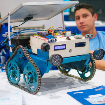 UN VIAJE AL MUNDO DE LOS ROBOTS CREADOS POR NIÑOS GENIOS VENEZOLANOS