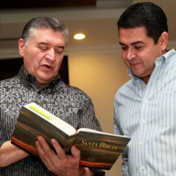 LA VIDA ABUNDANTE DE EVELIO O LOS REYES CON PIES DE BARRO