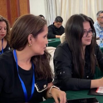 ¡ÉXITO! CON BROCHE DE ORO PERIODISTA DE EL LIBERTADOR CULMINA SEMINARIO EN CHINA