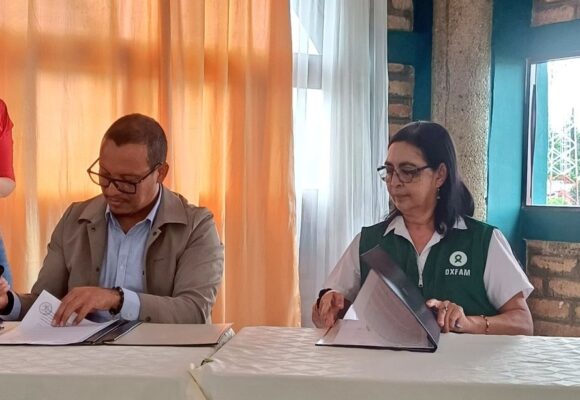 OXFAM Y SENPRENDE FIRMAN ALIANZA PARA DESARROLLO DE CAMPESINAS HONDUREÑAS