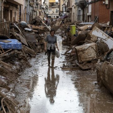 A UN MES DE LAS INUNDACIONES EN ESPAÑA: INCERTIDUMBRE, RECONSTRUCCIÓN, VOLUNTARIOS Y FANGO POLÍTICO