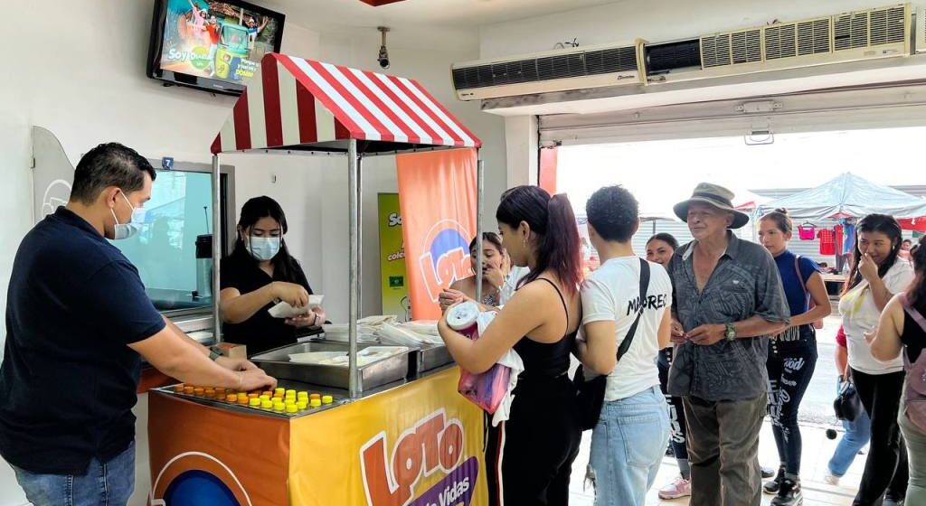 LOTO COMPARTE ALEGRÍA EN TERCERA AVENIDA DE SAN PEDRO SULA