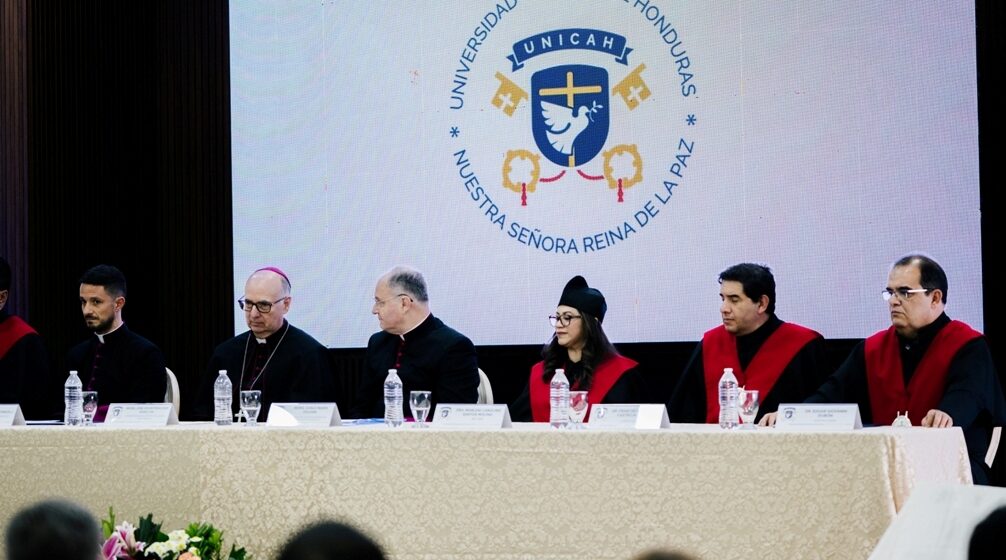 UNIVERSIDAD CATÓLICA RECIBE RECONOCIMIENTO DEL VATICANO