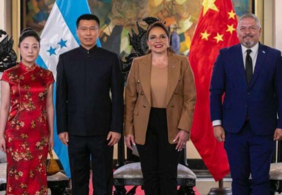 APOYO FIRME DE CHINA A LOS ESFUERZOS DE HONDURAS POR SUPERAR LAS SECUELAS DE LA TORMENTA “SARA”