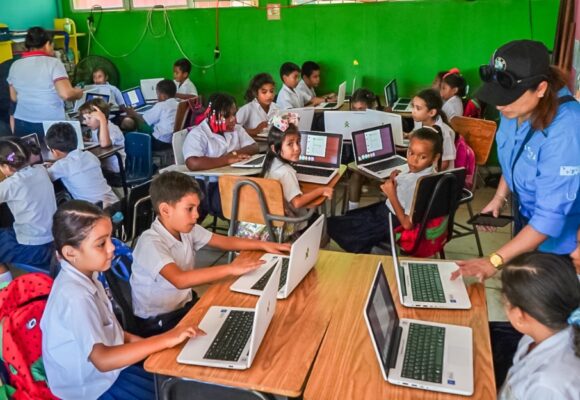 ¡EXCLUSIVA! GOBIERNO HONDUREÑO CONSTRUYE SISTEMA EDUCATIVO MODERNO