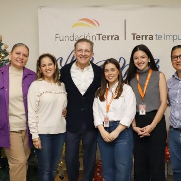 FUNDACIÓN TERRA LANZA “TERRA TE IMPULSA BUSINESS” Y ENTREGA CAPITAL DE TRABAJO A EMPRENDEDORES DESTACADOS FUNDACIÓN TERRA LANZA “TERRA TE IMPULSA BUSINESS” Y ENTREGA CAPITAL DE TRABAJO A EMPRENDEDORES DESTACADOS