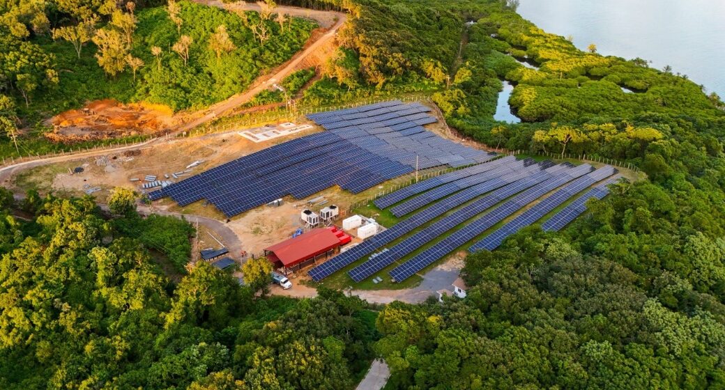 ¡HISTÓRICO! ISLA HONDUREÑA ESTRENA MODERNO SERVICIO ELÉCTRICO