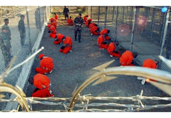 “¡ACTO BRUTAL!” TRUMP PREPARA GUANTÁNAMO PARA ENCERRAR A 30.000 MIGRANTES