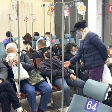 HISPANOS EN CHINA DESMIENTEN CRISIS EN HOSPITALES