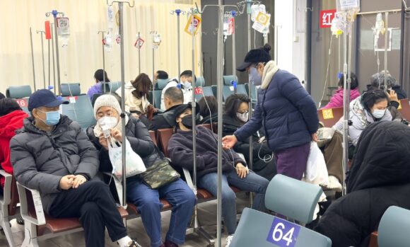 HISPANOS EN CHINA DESMIENTEN CRISIS EN HOSPITALES