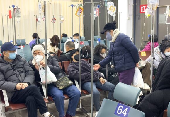 HISPANOS EN CHINA DESMIENTEN CRISIS EN HOSPITALES