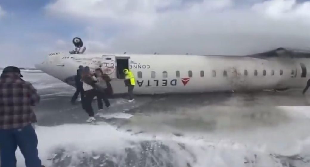 «ESTOY CABEZA ABAJO»: ATERRADORES TESTIMONIOS DEL ACCIDENTE AÉREO EN CANADÁ