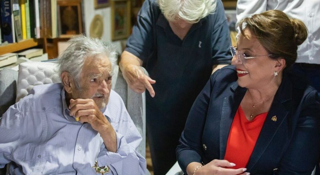 “INTEGRACIÓN REGIONAL ES UNA META”, MUJICA A CASTRO Y PRESIDENTES EN CELAC