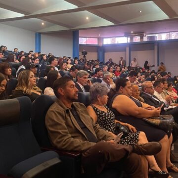 EL LIBERTADOR, ÚNICO QUE RETRIBUYÓ HONOR A ESTUDIANTES EN CELEBRACIÓN DE PERIODISMO