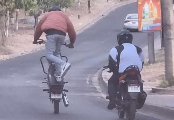 ¡INSÓLITO! 1.2 MILLONES DE MOTOCICLISTAS ANDAN SIN LICENCIA