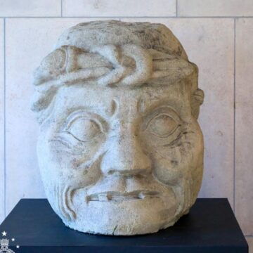 HONDURAS RESTAURA «LOS ATLANTES», ESCULTURA MAYA ABANDONADA EN ONU DESDE HACE 60 AÑOS